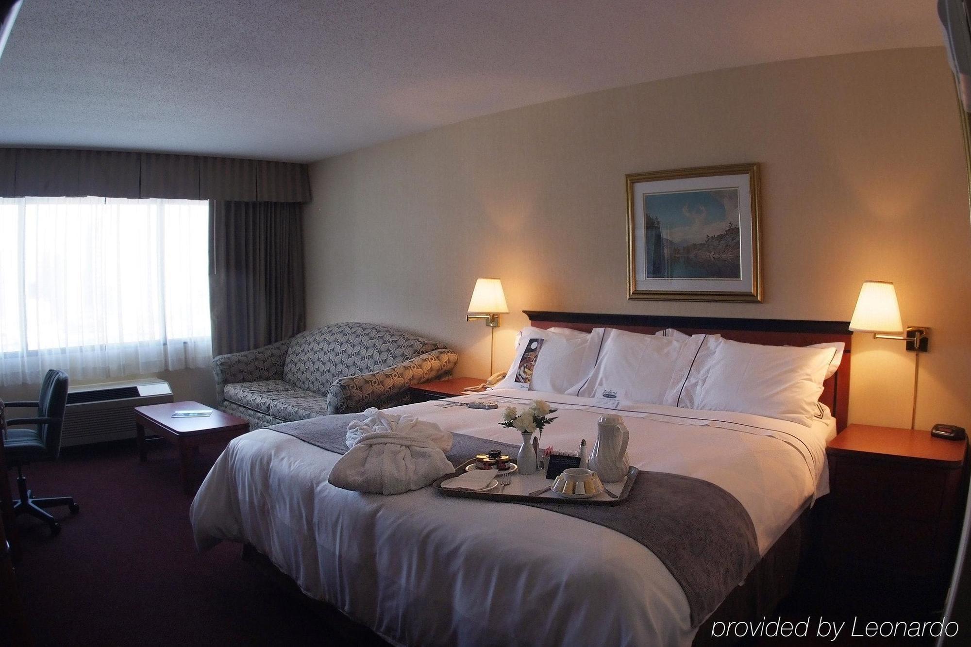 Отель Doubletree By Hilton Windsor, On Номер фото